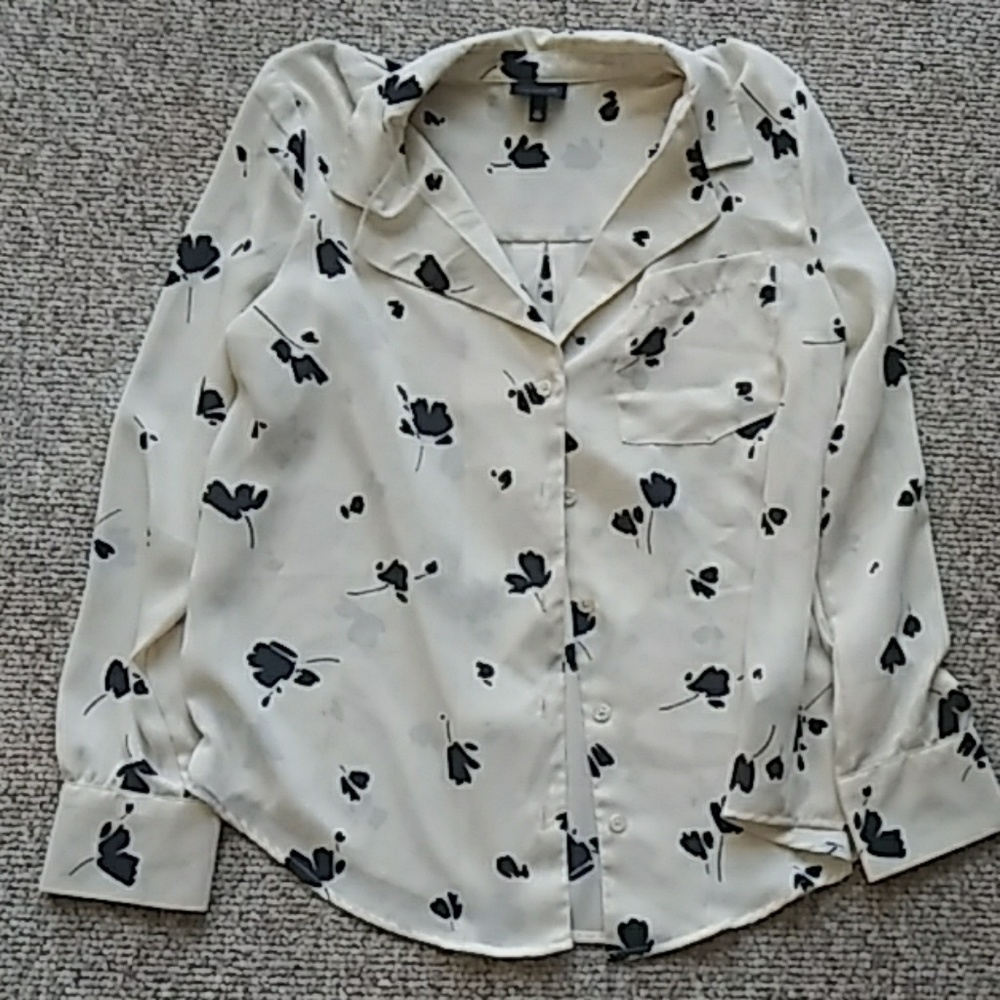 LIKE NEW! Who What Wear Womens Floral blouse